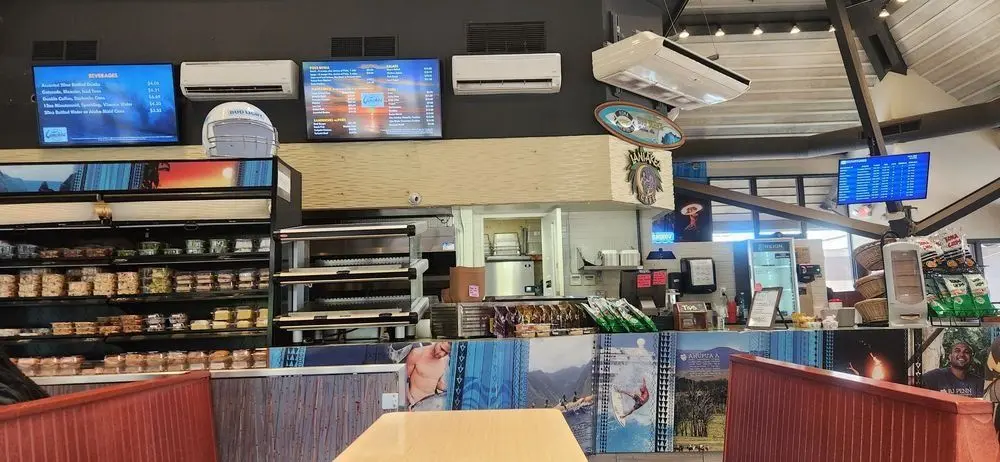 The Umekes KOA counter and grab-and-go case inside Kona International Airport