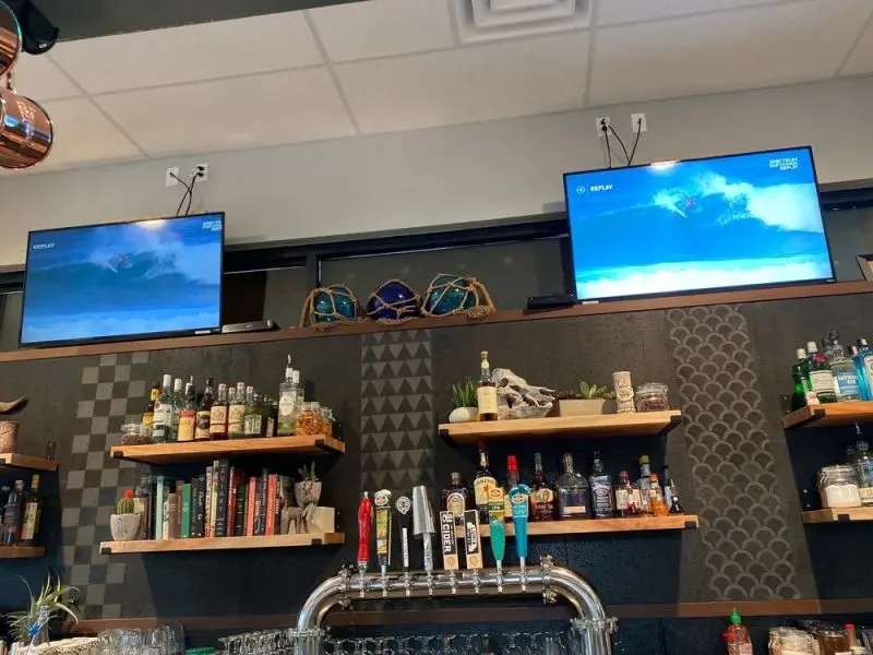 Umekes Kona restaurant interior and Hawaiian dishes, photo 5